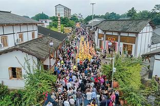 图片报：多特认为引进范迪克很难实现，但仍想签有名有经验的中卫